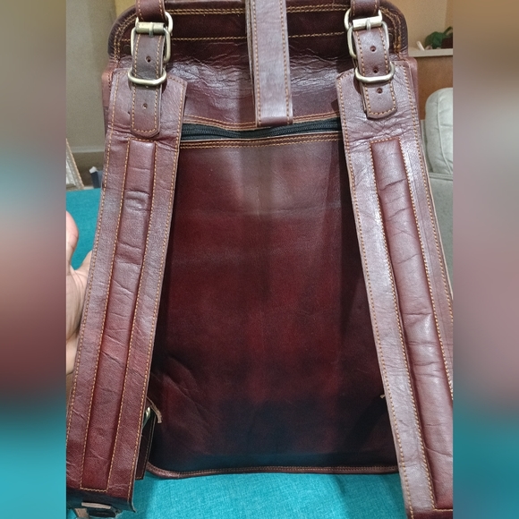 Leather backpack - Picture 3 of 5